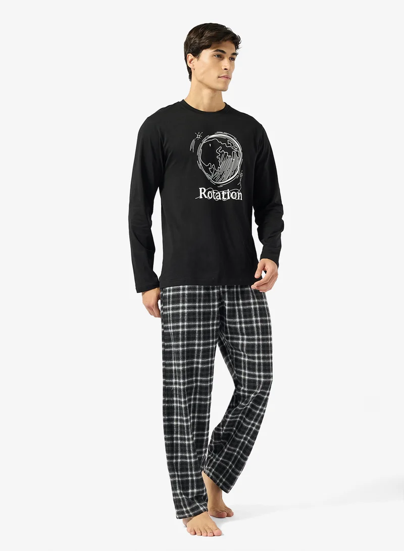 سفنتي فايف طقم تي شيرت وبنطلون بقصة عادية